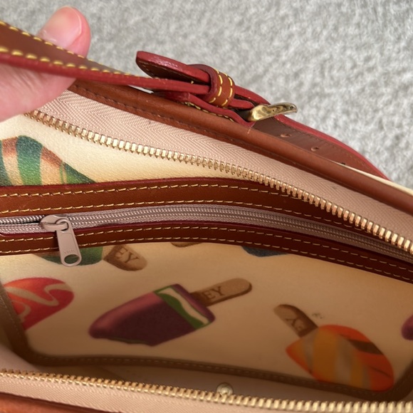 Dooney & Bourke popsicle bag. - Picture 9 of 11